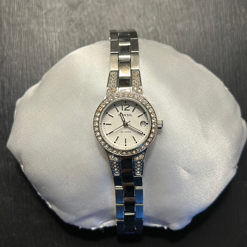 Women’s Thin band Fossil watch